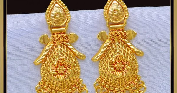 Golden Designer Gold Earrings at Rs 7000/pair in Surat | ID: 26336293388