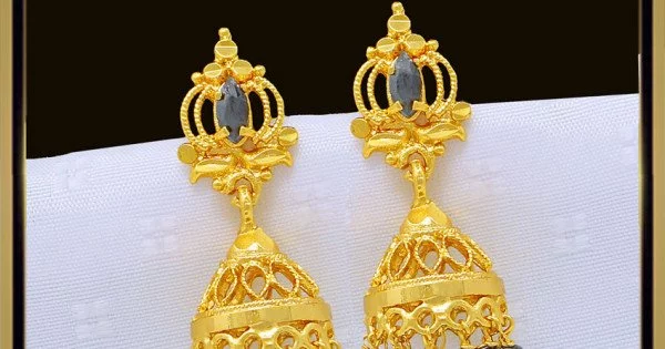 Pin by Godavari on Lockets/Rings | Bridal gold jewellery designs, Black  beads mangalsutra design, Bridal gold jewellery