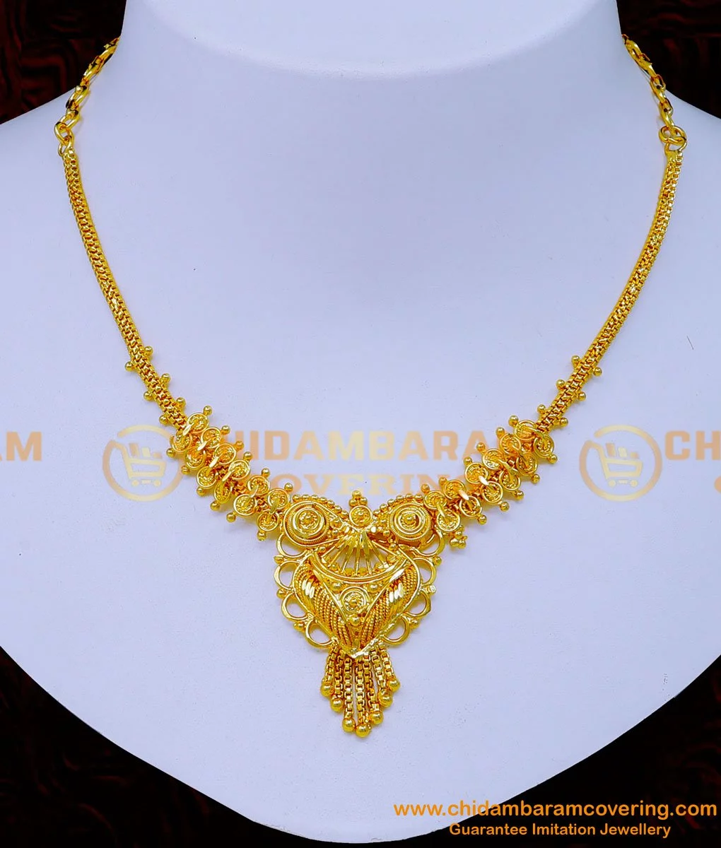 Necklace on sale model gold